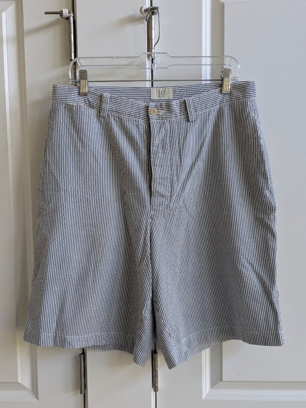GAP Vintage 90s Men's 33 Blue White Striped Seersucker Flat Front Shorts